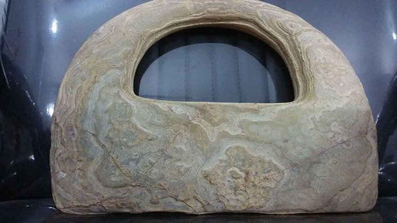 کشف بقایای دست ساخته در محوطه باستانی تخت رستم نکا