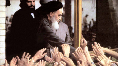 امام خمینی: جنگجو یا صلح‌طلب؟